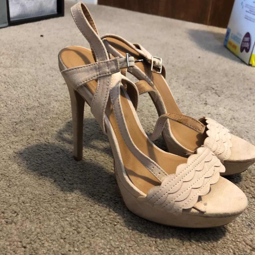 Heels - Picture 2 of 2